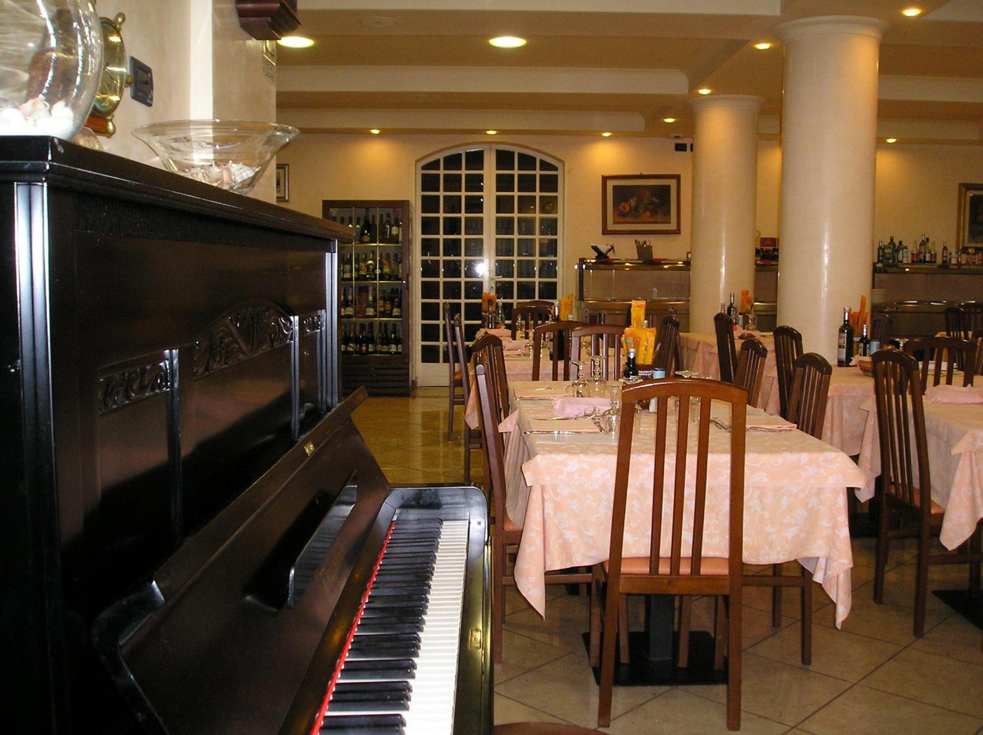 Hotel Flora Milano Marittima Dış mekan fotoğraf
