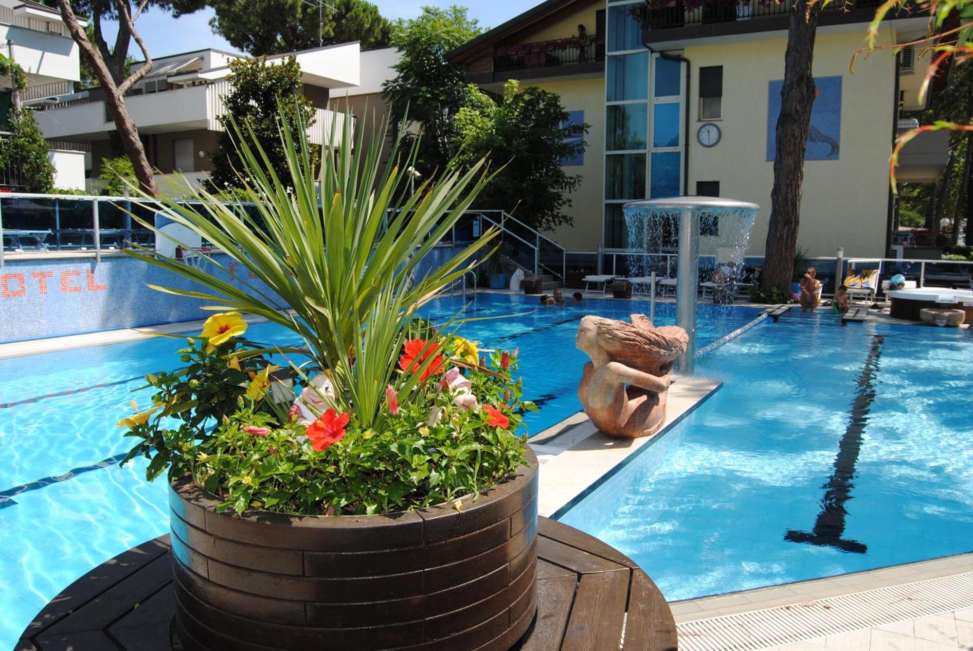 Hotel Flora Milano Marittima Dış mekan fotoğraf